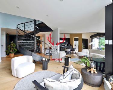 Maison 1 890 000 € - 305 m²