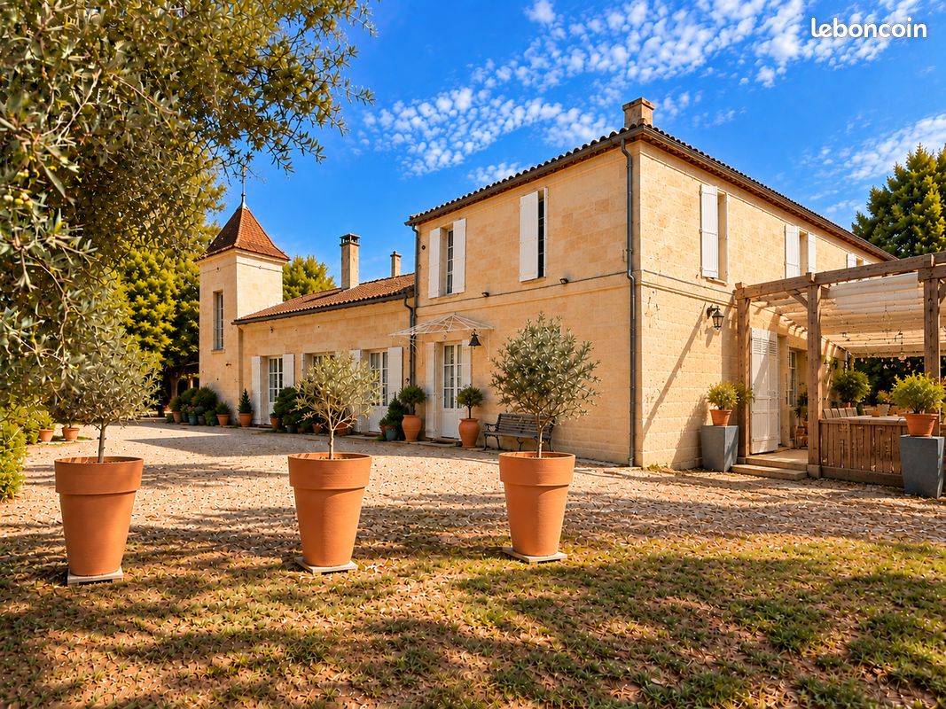 Maison 8 pièces 325 m² · à Bordeaux · 325 m² · 690 000 €