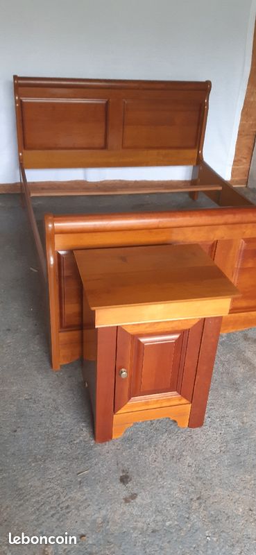 Lit + Table de chevet (image 1)
