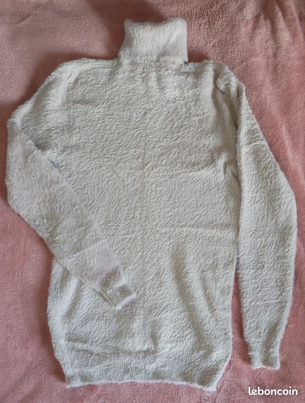 Pull femme col roulé blanc – effet duveteux, taille S Vêtements