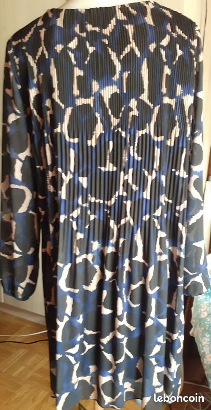 Robe chic à plissés fins. 40/42. Senes (image 9)