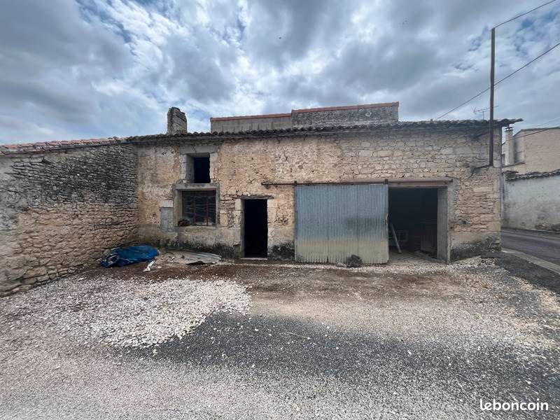 Maison 2 pièces 60 m² · à Saint-Genis-d'Hiersac · 60 m² · 19 999 €