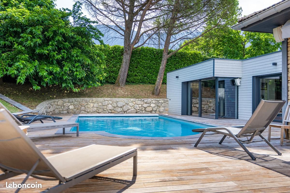 Maison 10 pièces 366 m² · à Aix-les-Bains · 366 m² · 1 790 000 €