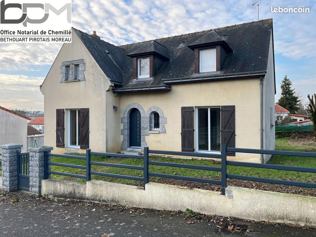 Maison 6 pièces 141 m² · à Chemillé-en-Anjou · 141 m² · 240 000 €
