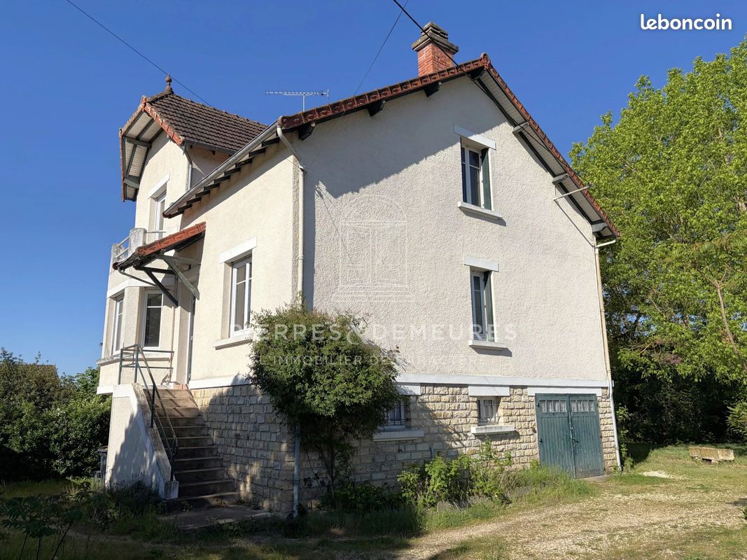 Maison 5 pièces 160 m² · à Saint-Amand-Montrond · 160 m² · 149 900 €