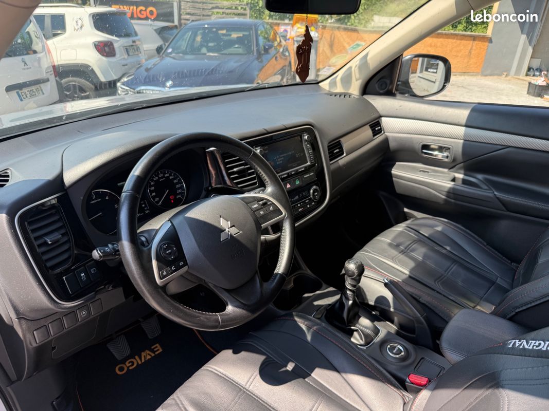 MITSUBISHI OUTLANDER 2.2 DID 150 CH INVITE 4Wd (image 8)