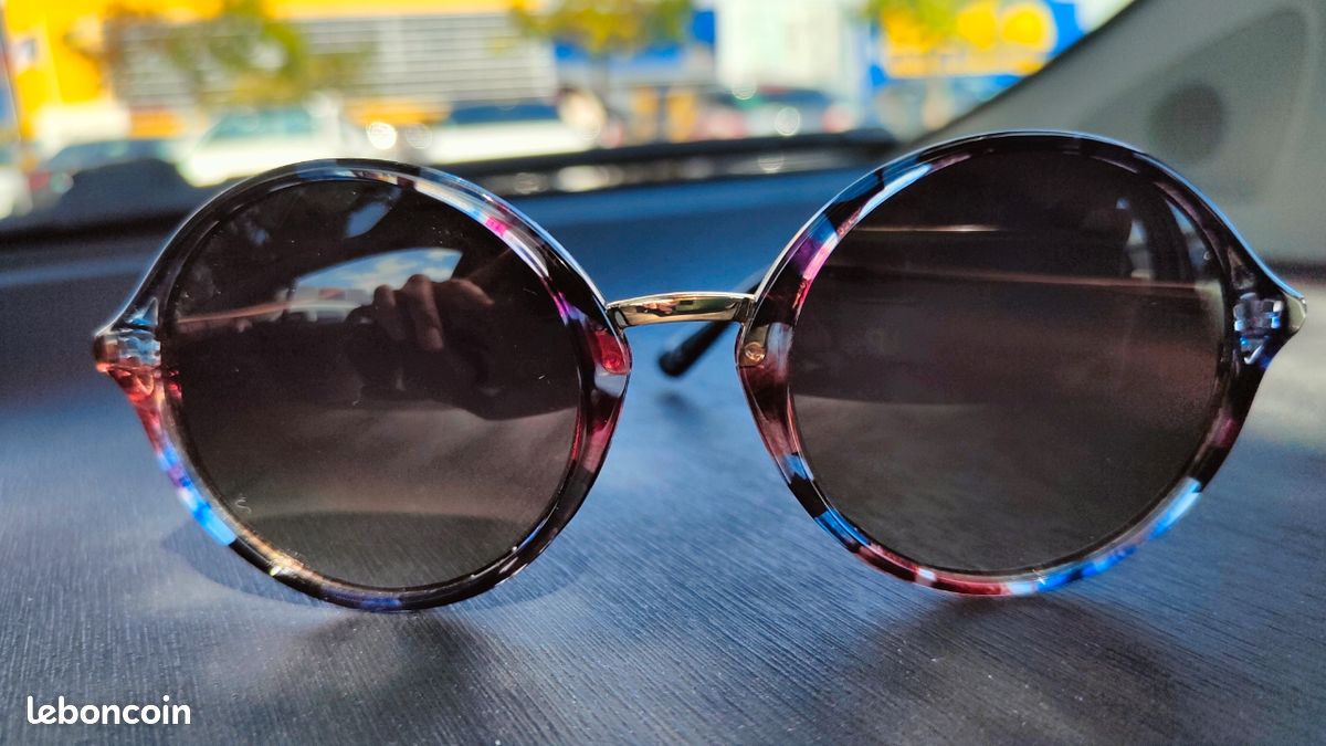 Lunette de soleil femme (image 1)