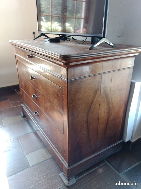 Meuble en bois ancien (image 1)