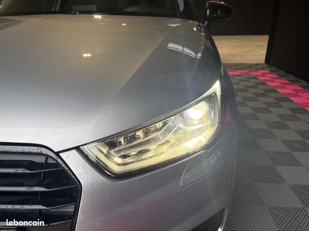 AUDI A1 SPORTBACK 1.0 TFSI ultra 95 S tronic 7 Midnight Series / JANTES 17 / PHARES AUTOMATIQUES (image 10)