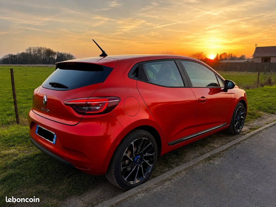 RENAULT CLIO V 1.0 TCe 90 Equilibre (image 6)
