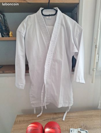 Lot équipement karaté enfant – kimono, ceinture, mitaines, protège-dents, coquille - Sport & Plein air