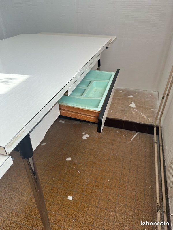 Table en Formica (image 1)