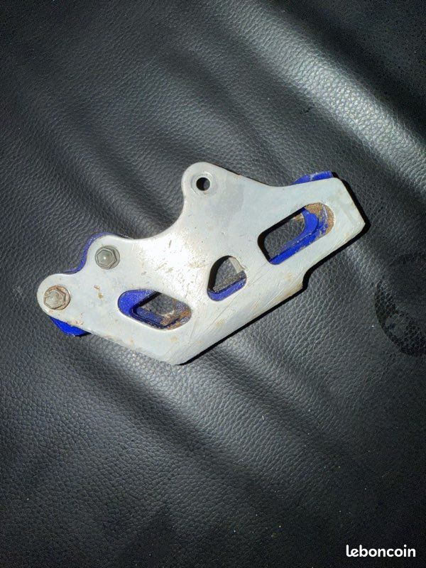 Guide Chaîne Yamaha YZ 125 1990-2002 - Référence OEM 4XM221990000, Occasion Bon état, Compatibilité étendue