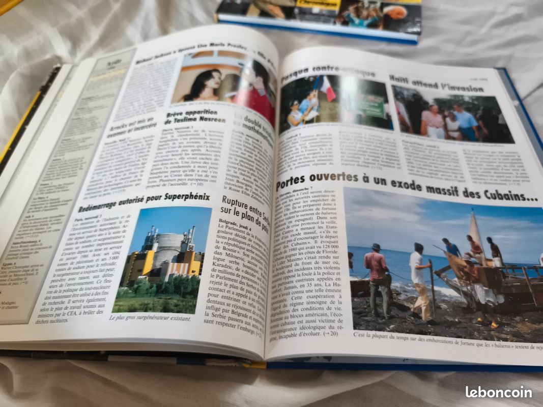 Lot de deux livres Chronique de l' année 1993 et 1994 (image 10)