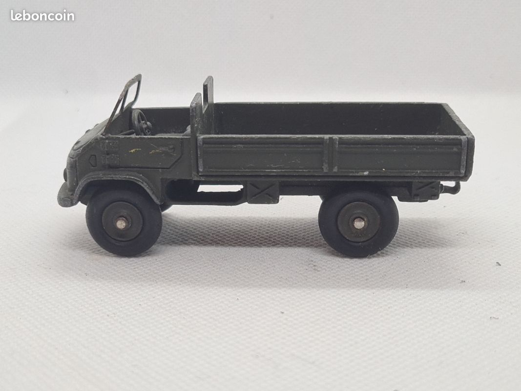 Camion militaire Mercedes Unimog Dinky Toys (ré. 821) - Collection