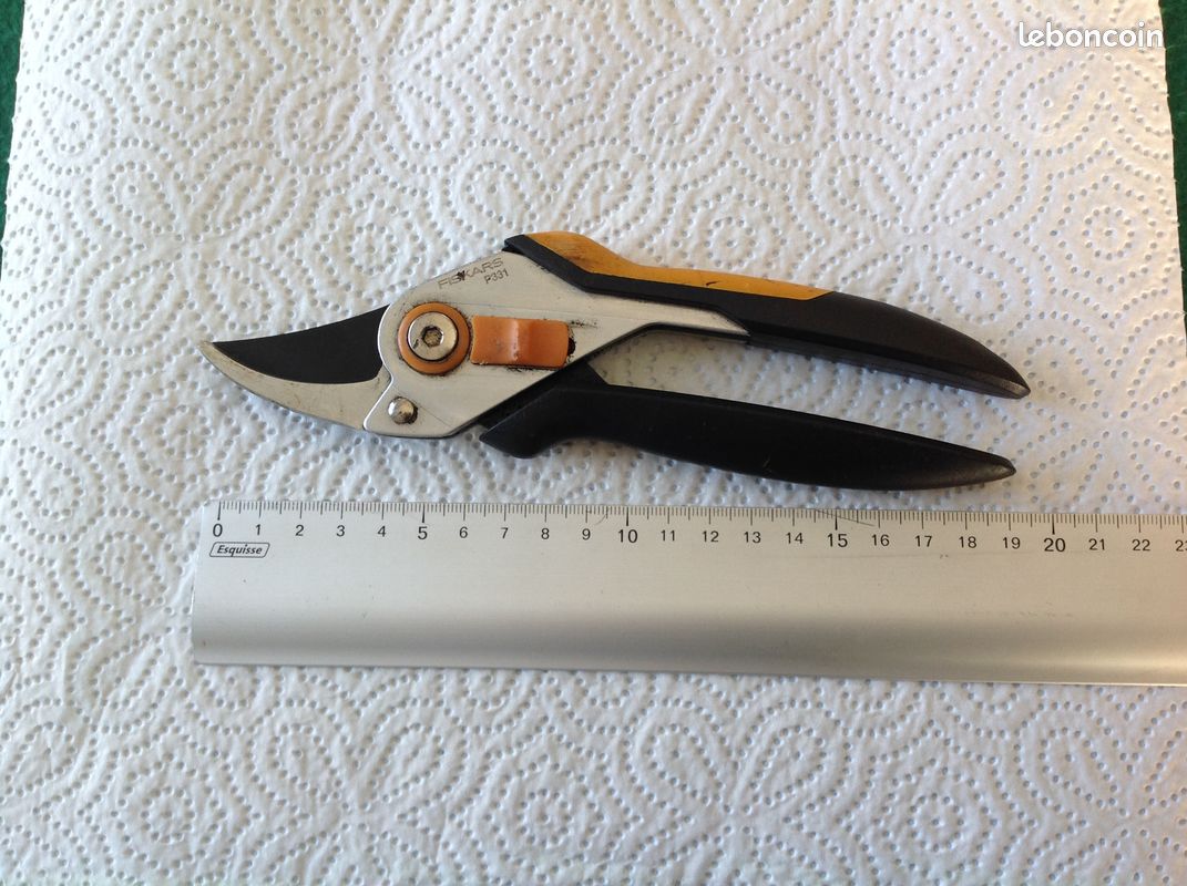 Sécateur Fiskars à Lame Réf P331 (image 5)