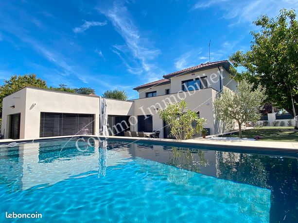 Villa 8 pièces 200 m²