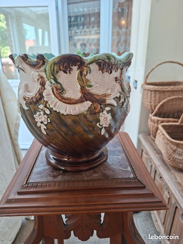 Très beau cache pot - ancien - faïence en barbotine - numérotés en dessous - en très bon état - Pensez à lire l'annonce en entier (Rog628) (image 2)