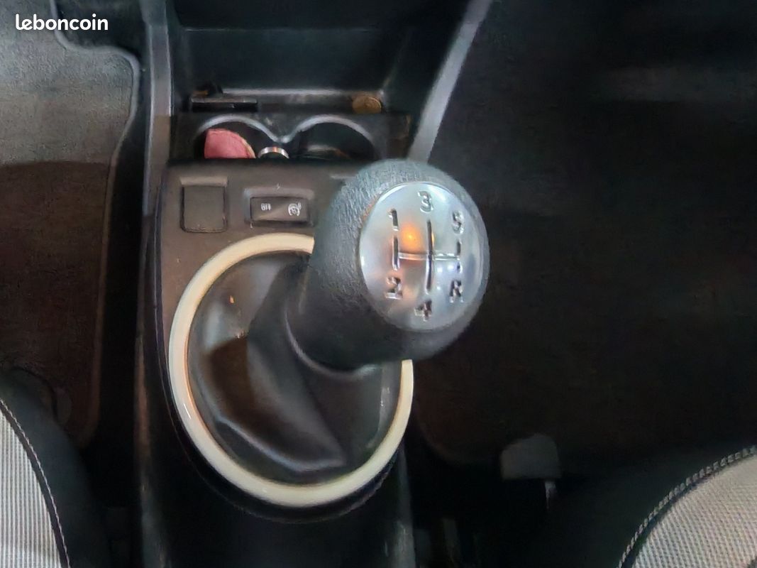 RENAULT TWINGO III 1.0 SCe 70 eco2 Stop Start Zen (image 23)