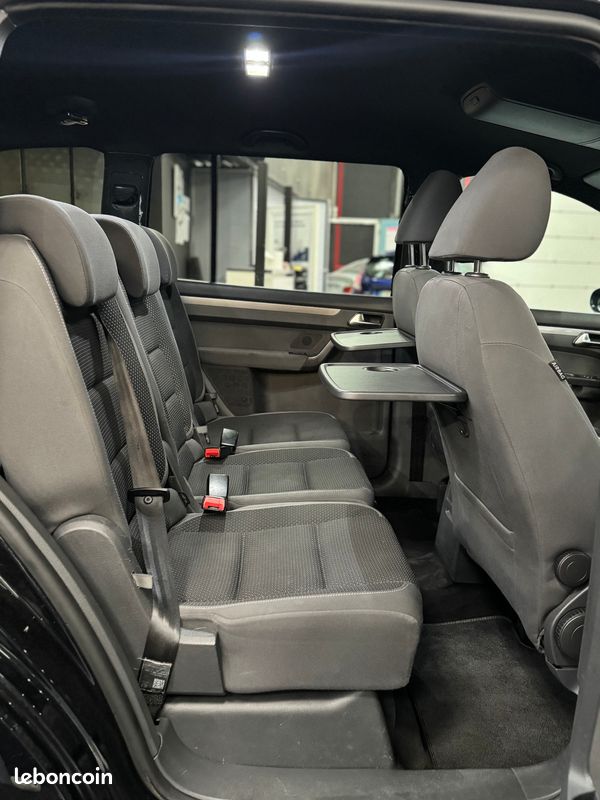 Volkswagen Touran 1.6 TDi 105 CV BVA DSG7 GARANTIE 12 Mois GPS ct -6 MOIS tres propre DISTRIB OK BVA (image 8)