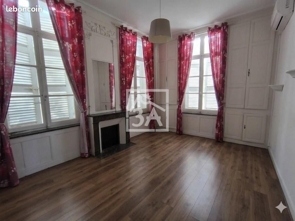 Maison 10 pièces 265 m² · à Moulle · 265 m² · 325 500 €