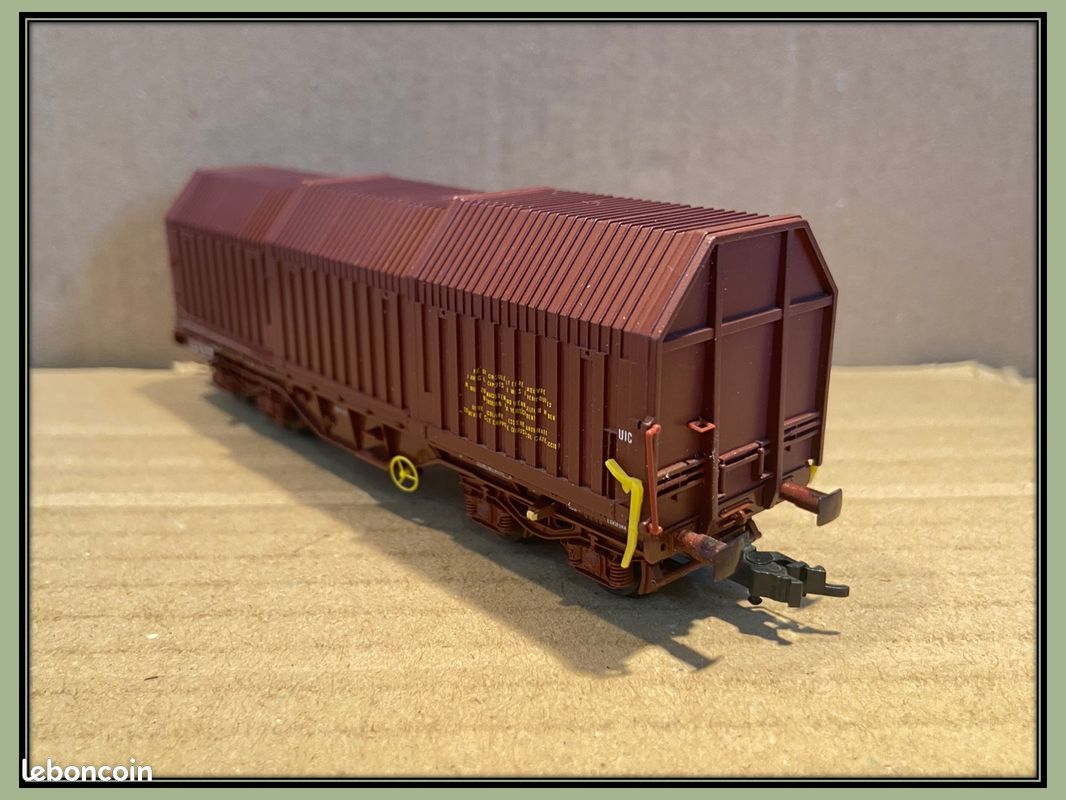 ROCO . Wagon à capots télescopiques . SNCF . HO . réf 67539