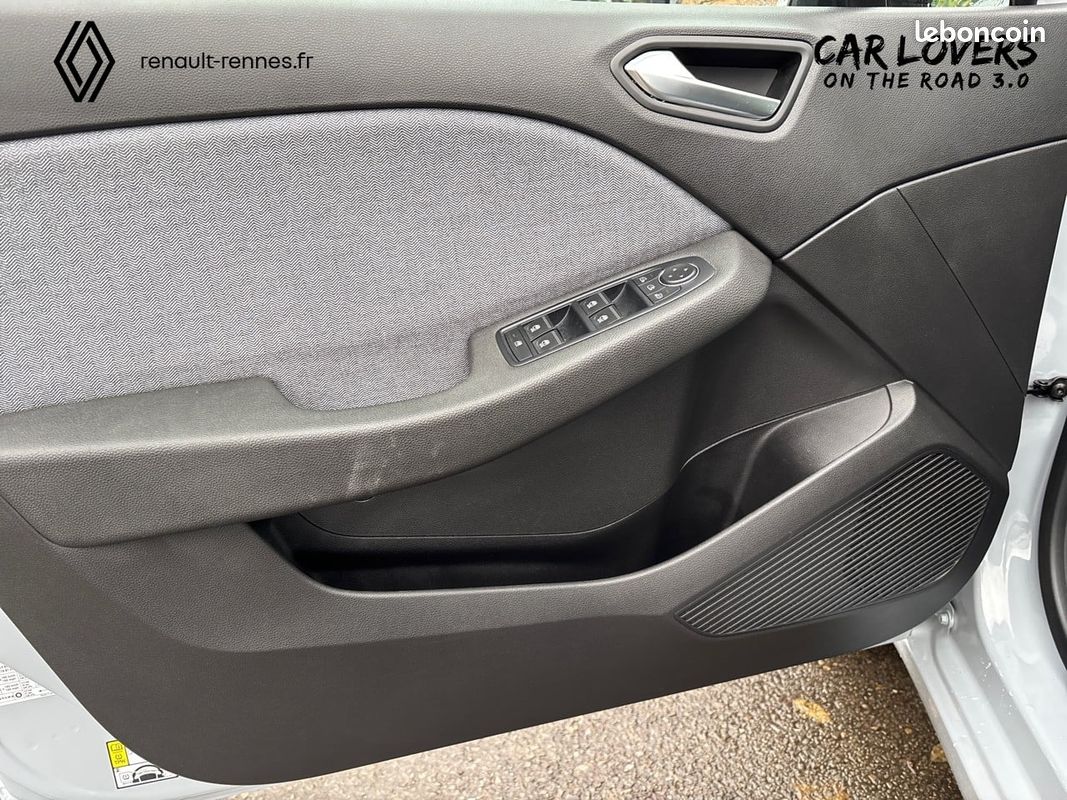 RENAULT Clio E-Tech full hybrid 145 ch GSR2 Techno (image 18)