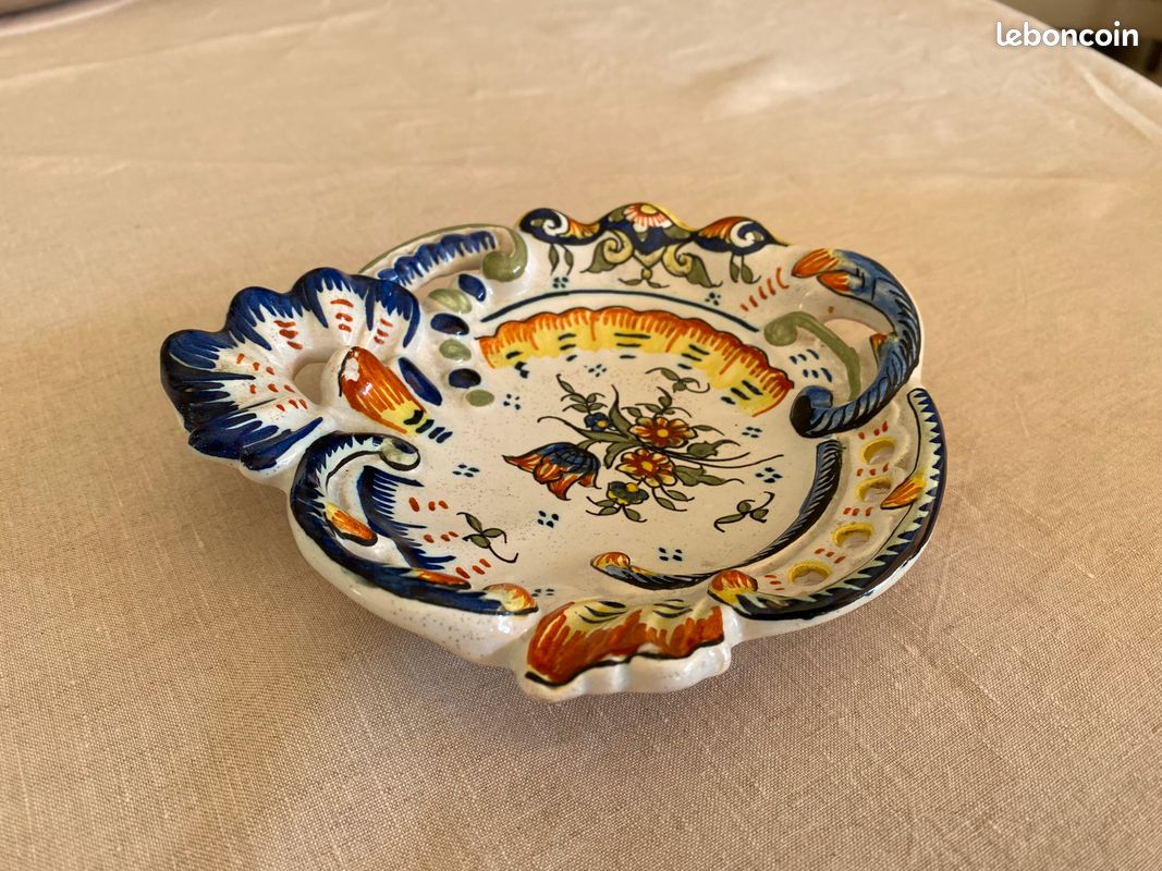 Coupelle en porcelaine de Rouen (image 1)