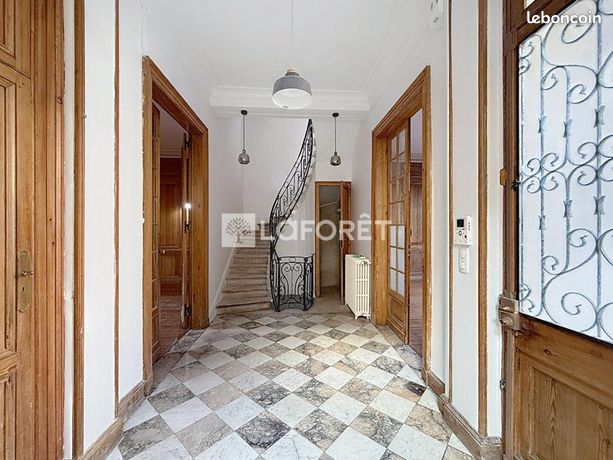 Maison 8 pièces 244 m² — 2