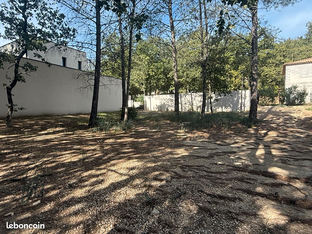 Terrain 423 m² · à La Roque-d'Anthéron · 423 m² · 129 000 €