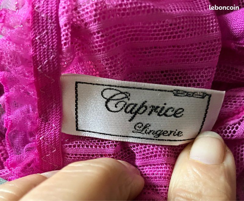 Soutien-gorge Caprice Noir Et Rouge - Taille 90C - Neuf Avec étiquettes, Bonnet C Et Rembourré