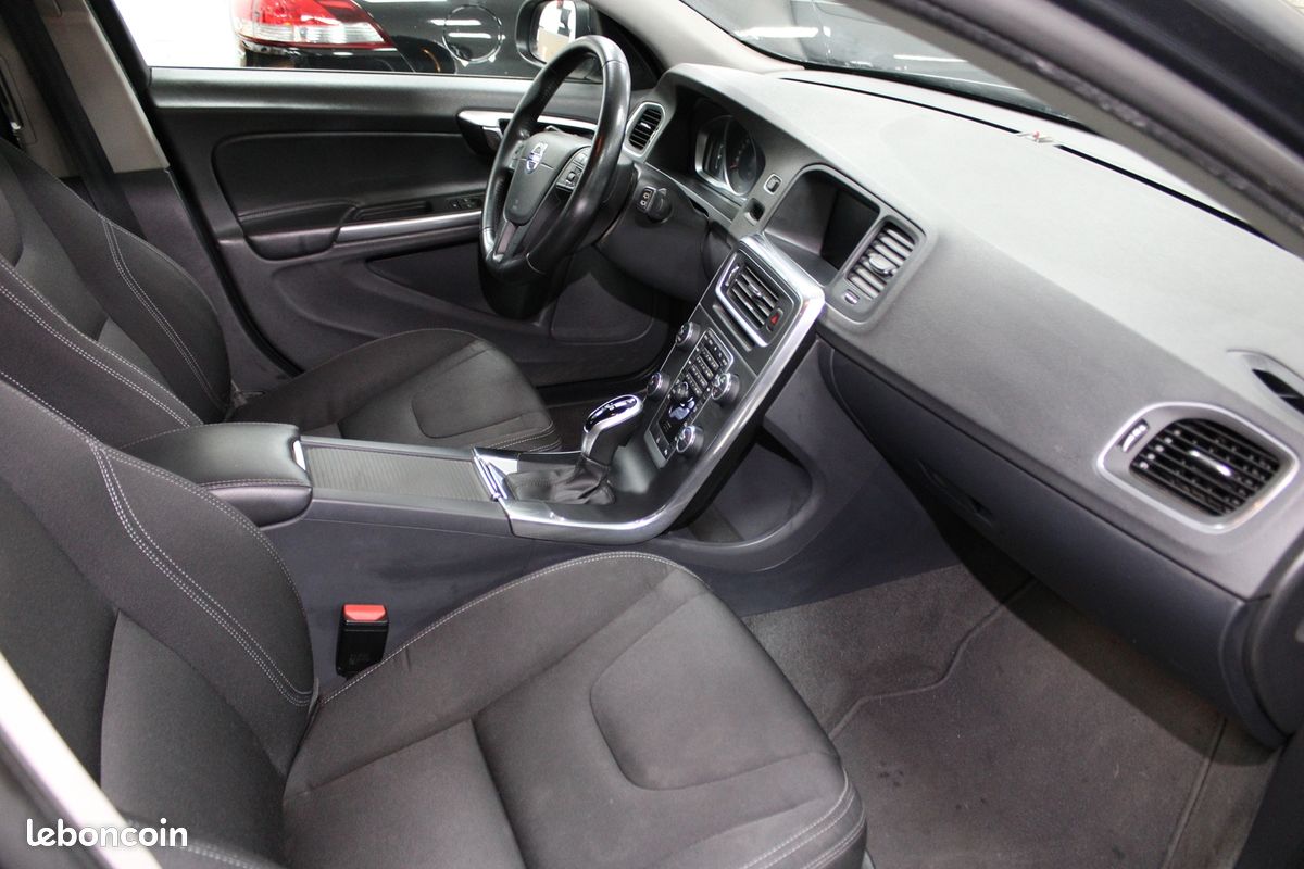 Volvo V60 D2 120CH KINETIC BUSINESS GEARTRONIC (image 10)