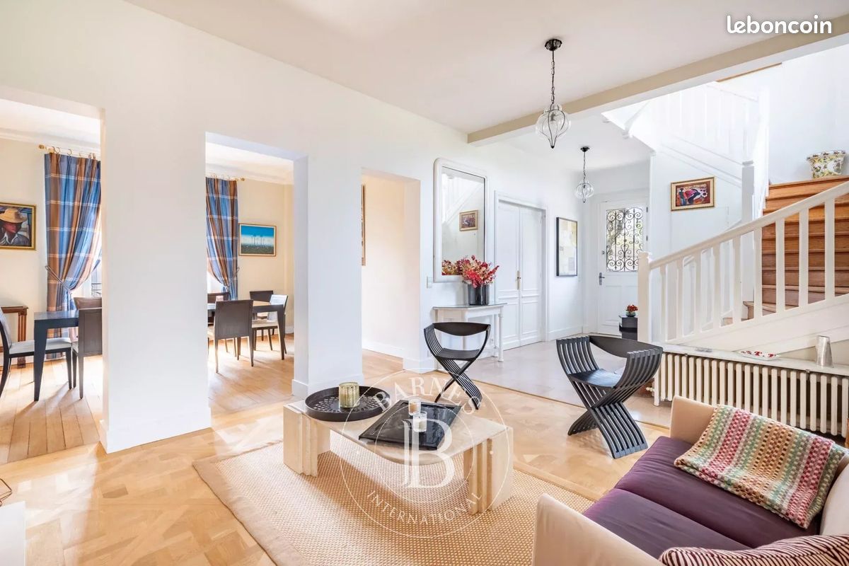 Maison 9 pièces 226 m² · à Saint-Germain-en-Laye · 226 m² · 2 450 000 €
