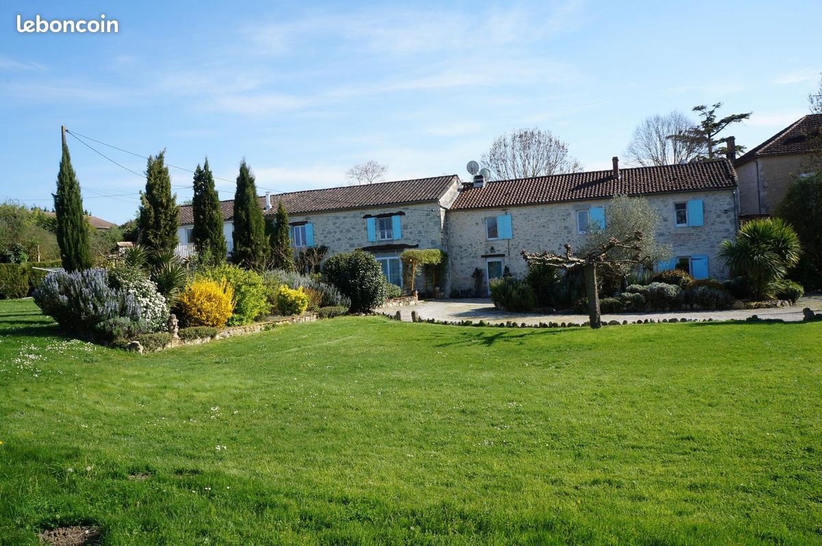 Maison 12 pièces 355 m² · à Galapian · 355 m² · 412 000 €