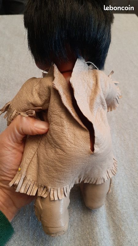 Poupée Inuit 60's habillée en cuir (image 4)