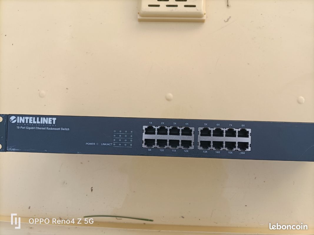 Switch 16 ports (image 1)
