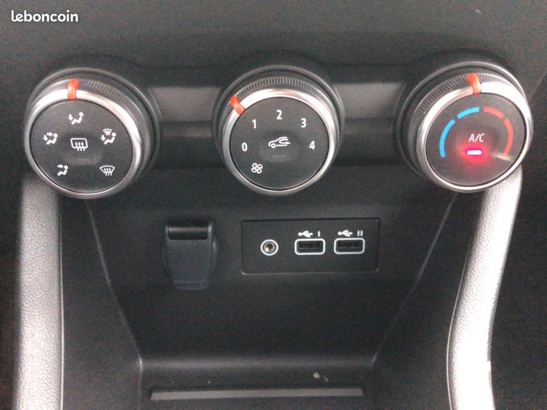 Renault Clio (5) génération Blue dCi 100 -25 + Navigation (image 28)
