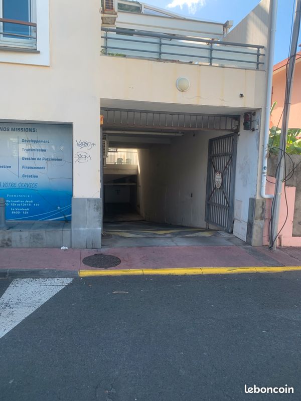 Parking · à Saint-Pierre · 100 €