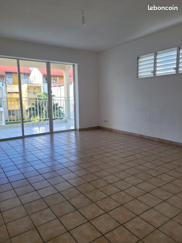 Appartement 3 pièces 68 m² · à Sainte-Rose · 68 m² · 640 €