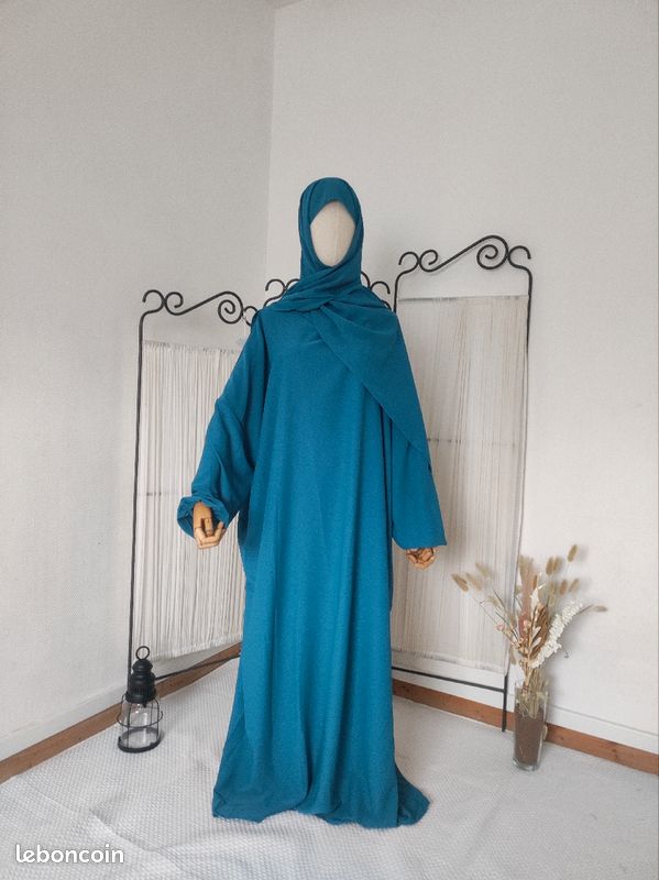 Abaya Hijab Intégré (image 1)