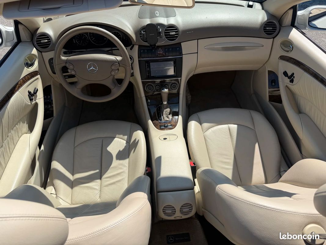 Mercedes-Benz CLASSE CLK CLK 350 (209.456) (209) Cabriolet 350 3.5 i V6 24V 272 cv Boîte auto /TRAITEMENT CERAMIQUE COMPLET/ENTRETIENS COMPELT/CAMERA DE RECUL/SIEGES ELECTRIQUES/ (image 15)