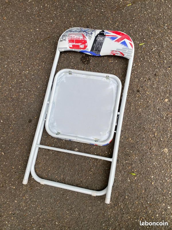 Chaise pliable d'appoint en métal blanc motifs Londres (image 4)