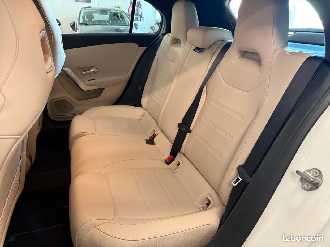 Mercedes-Benz CLASSE A Classe A 180 d 7G-DCT / APPLE CARPLAY / RÉGULATEUR / CAMÉRA / FAIBLE KM (image 11)