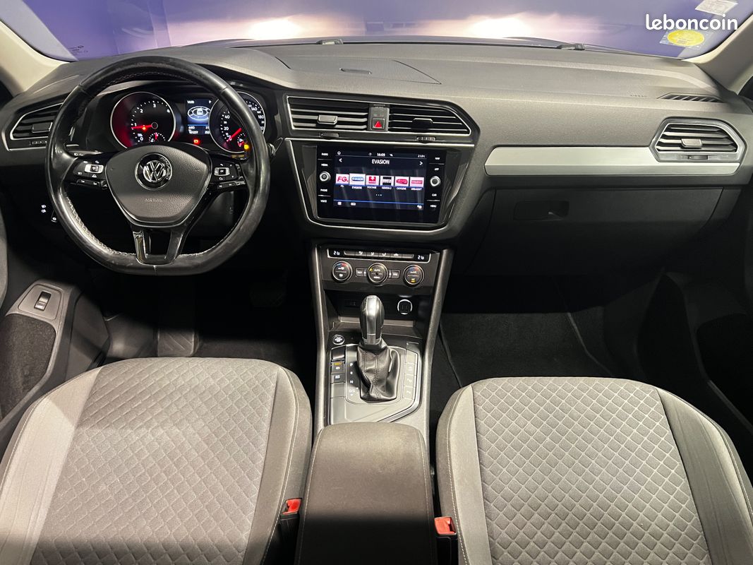 VOLKSWAGEN Tiguan 2.0 TDI 150ch Confortline - Boîte auto - CarPlay - Toit ouvrant panoramique - Régulateur de vitesse - Caméra de recul (image 16)