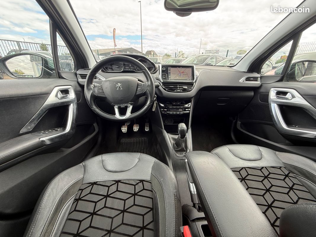 Peugeot 208 generation-i 1.6 bluehdi 100ch feline - catrplay - gps - toit panoramique - rard de recul - clim (image 15)