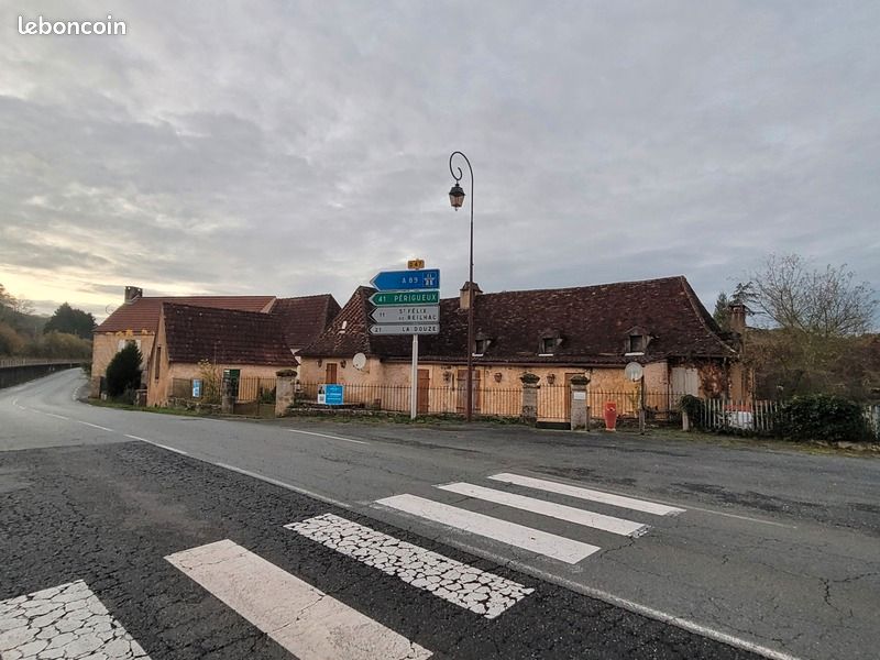 Maison 9 pièces 326 m² · à Les Eyzies · 326 m² · 130 000 €