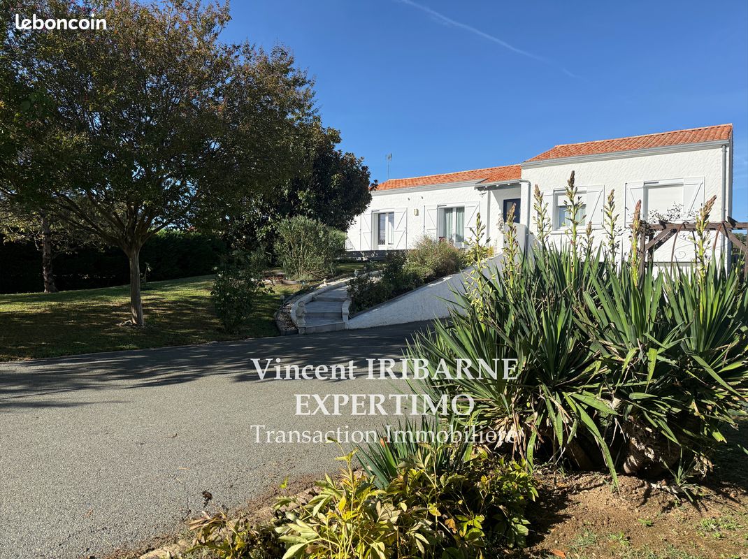 Maison 5 pièces 150 m² · à Saint-Georges-des-Coteaux · 150 m² · 324 500 €