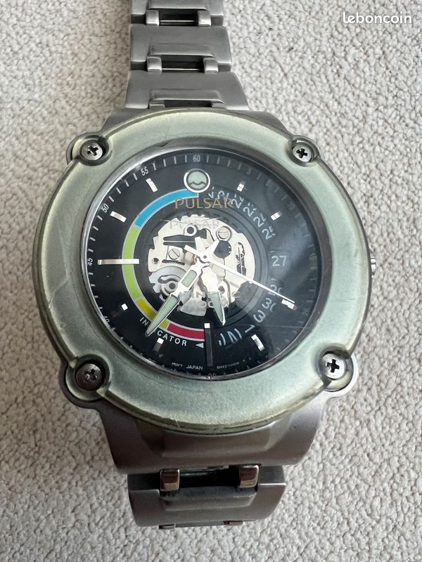 Montre Pulsar Date Vintage Homme - Cadran Doré - Boîtier Acier 36mm - Bracelet Doré - Années 70