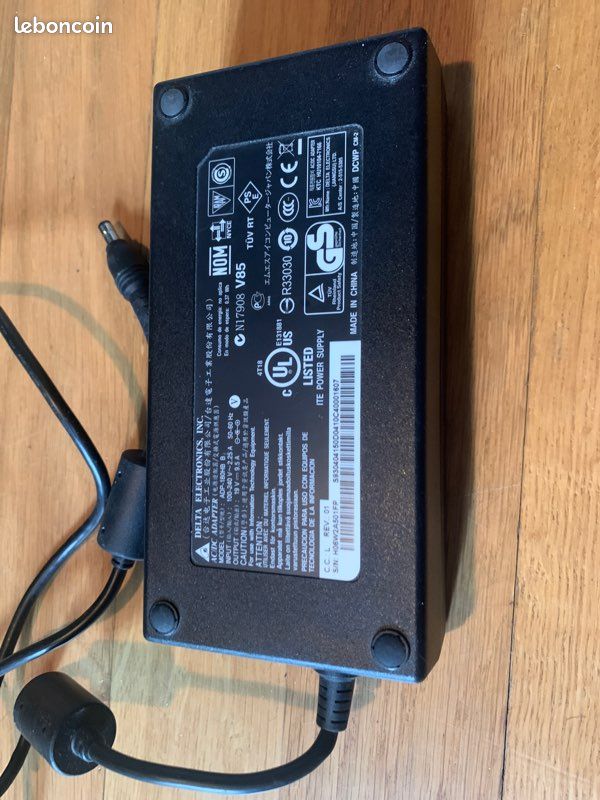 AC/DC Adapter Delta electronics 19V 9.5A output (image 1)