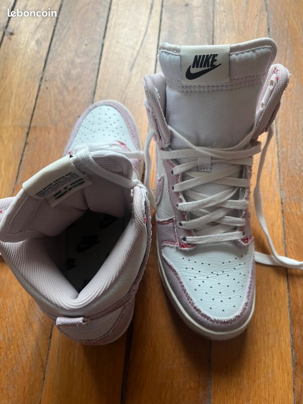 Baskets Nike taille 37,5 blanc rose montantes (image 2)